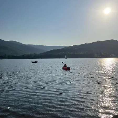 Nad Jeziorem W Gorach Ferienhaus