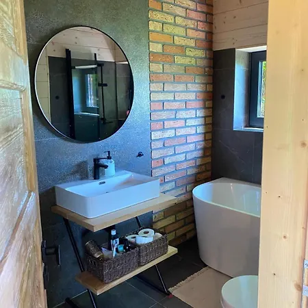 Nad Jeziorem W Gorach Międzybrodzie Bialskie