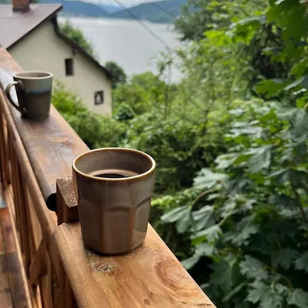 Nad Jeziorem W Gorach Ferienhaus *