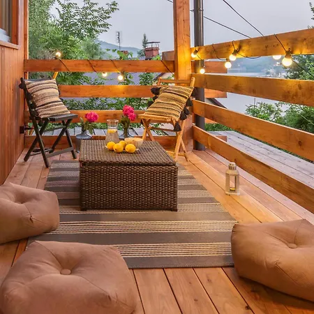 Nad Jeziorem W Gorach Ferienhaus *