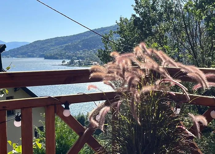 Nad Jeziorem W Gorach Holiday home *