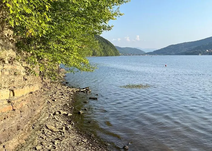 別荘 Nad Jeziorem W Gorach *